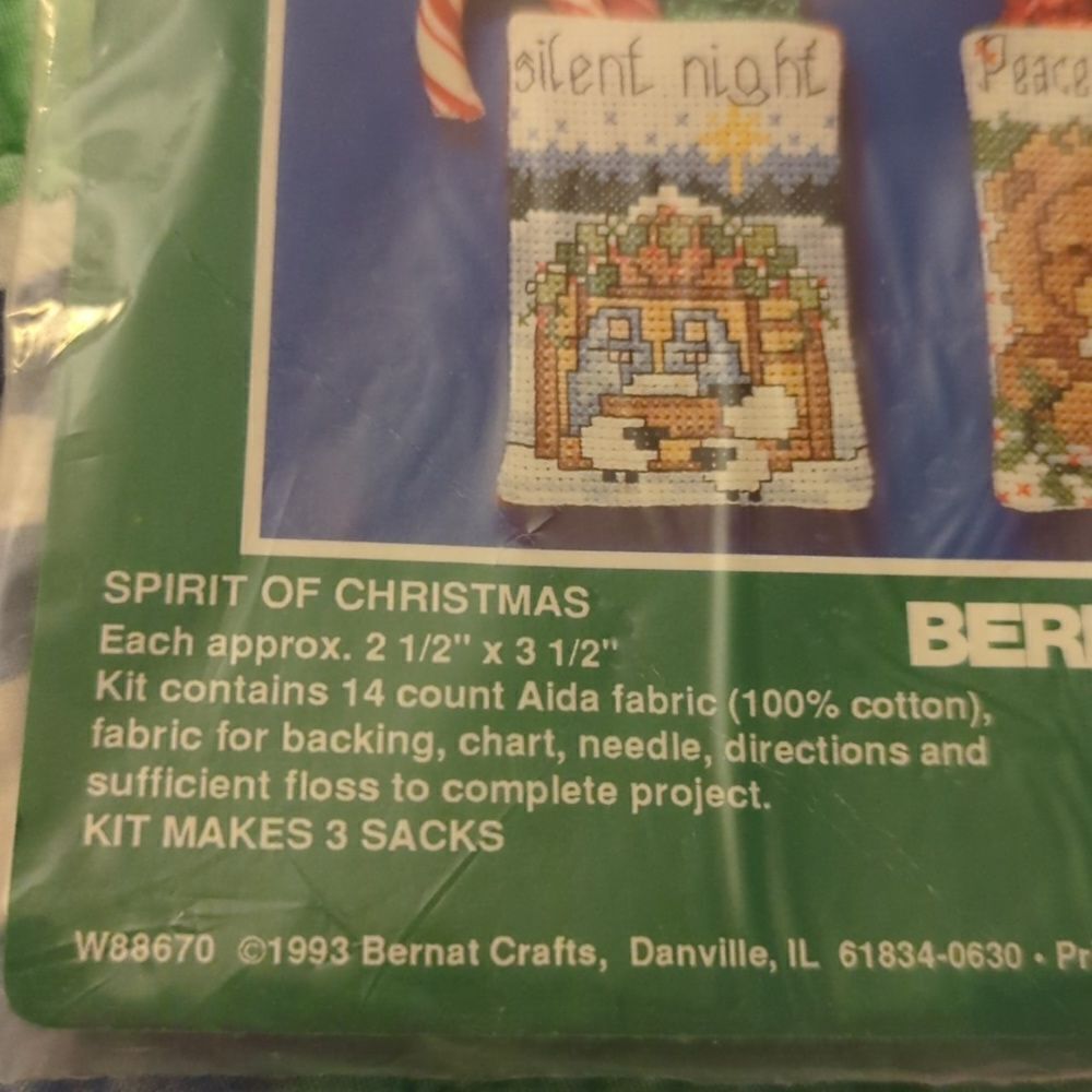 Vintage Bernat Crossstitch Christmas sacks kit NIP‎ - Picture 4 of 8